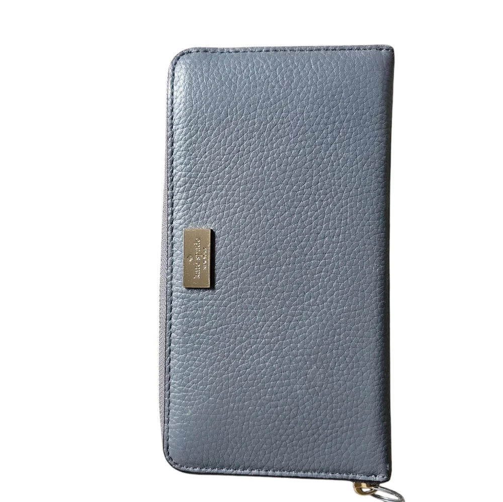 KATE SPADE Gray Grain Leather Wallet with Gold LOGO‎ PLATE